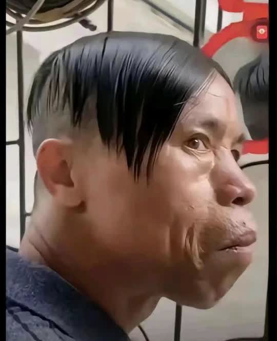 马克龙拟提交证据证明妻子是女性岁数差那么大你都不在乎人家看法，是男是女怕啥呢