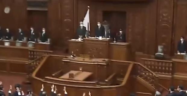 一不做二不休！中国抗议高市早苗后，日本126名议员集体参拜靖国神社4月2