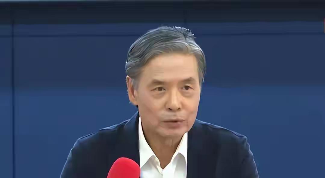 金溥聪今天在记者会上对萧、王两人的指控中，其中一条就是，基金会员工年薪资共102