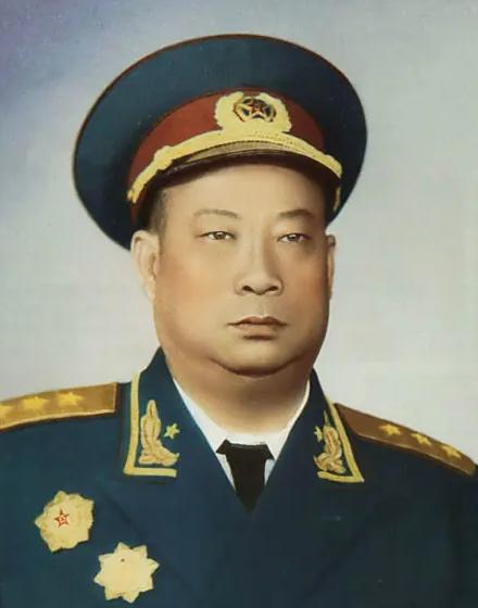 1938年，贺炳炎去收编一支民众自卫队，对方首领原是东北军出身，仗着手上有700