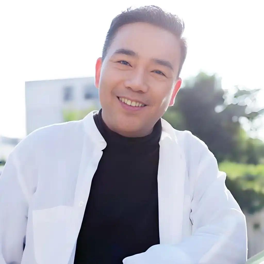郭德纲说相声界活的岁数大的就是泰斗，杨议说他太无德了，哪个说相声的不是靠老前辈走