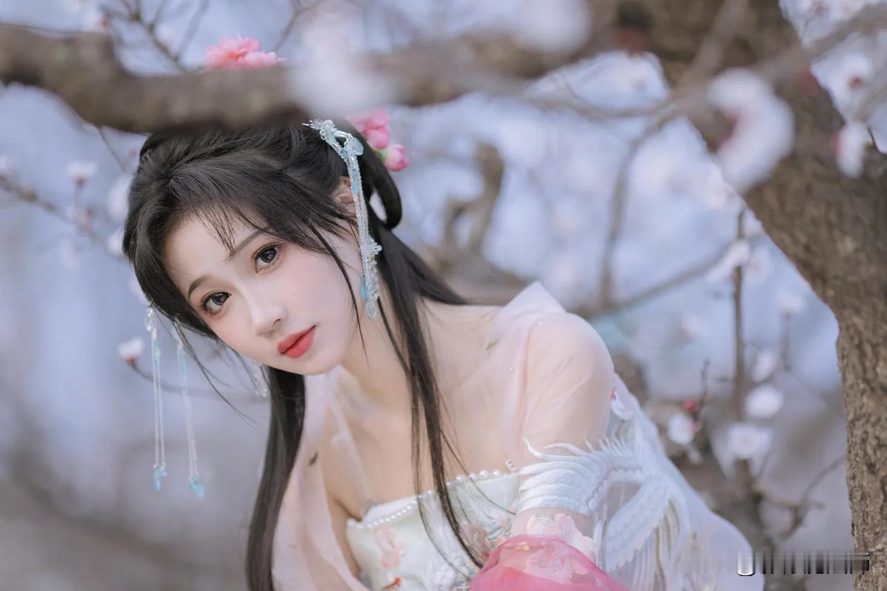 喜欢上汉服是一种什么样的体验喜欢上汉服，就像打开了一个古韵满满的新世界。以前看到