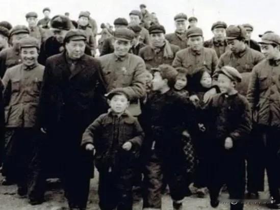 毛主席在晚年的时候其实是很清楚自己走后会发生什么事的，他是个很豁达的人，唯一担心