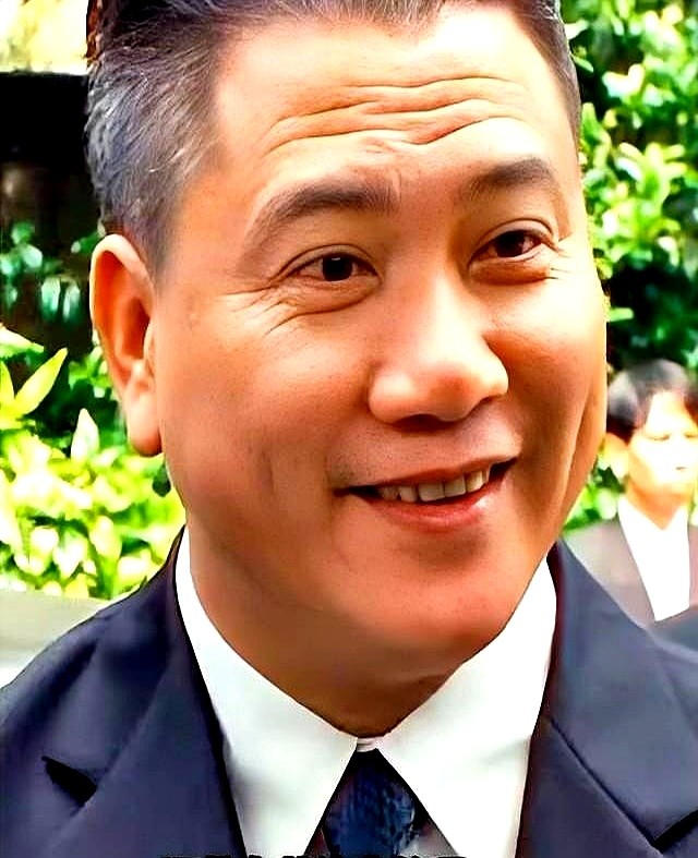 周星驰拨通电话，那头传来粗重的咳嗽声：“星仔，我身体不行，演不了啦。”筹拍新电影吃了闭门羹，星爷没恼