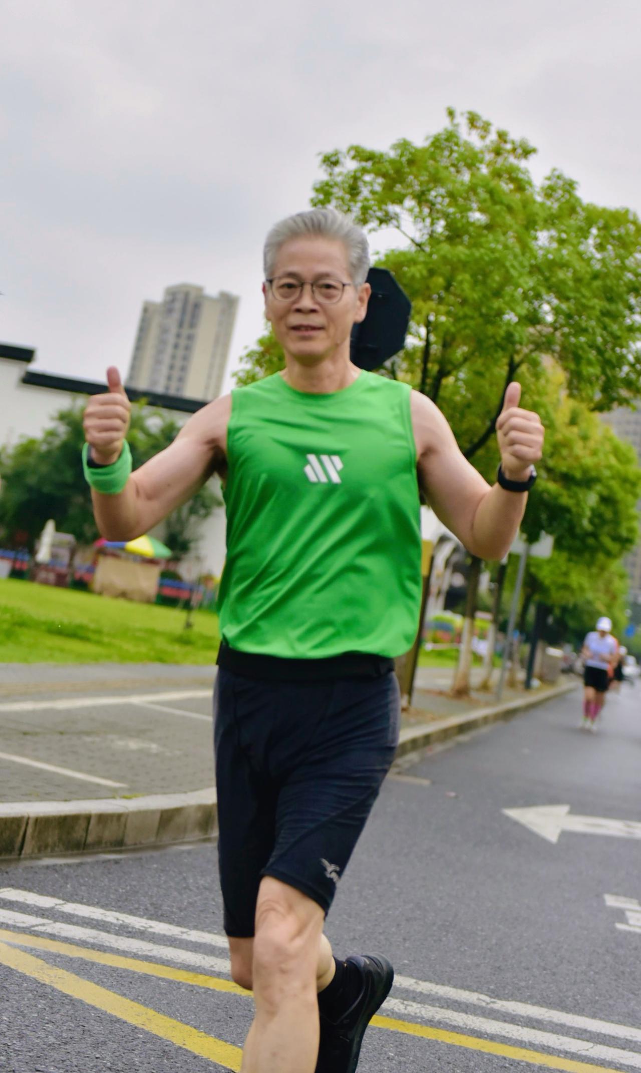 年近九旬的钟南山院士，一句话点透长寿的核心。他说：要把锻炼看得和吃饭、睡觉同等