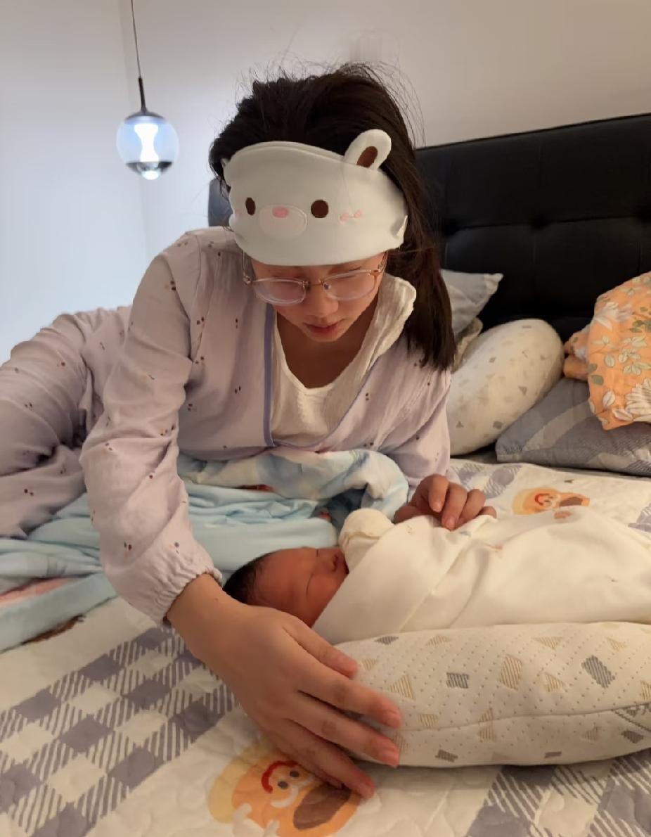 我生完孩子第3天出院，到家刚躺下，婆婆电话就来了。可一天打到七个电话，再热心
