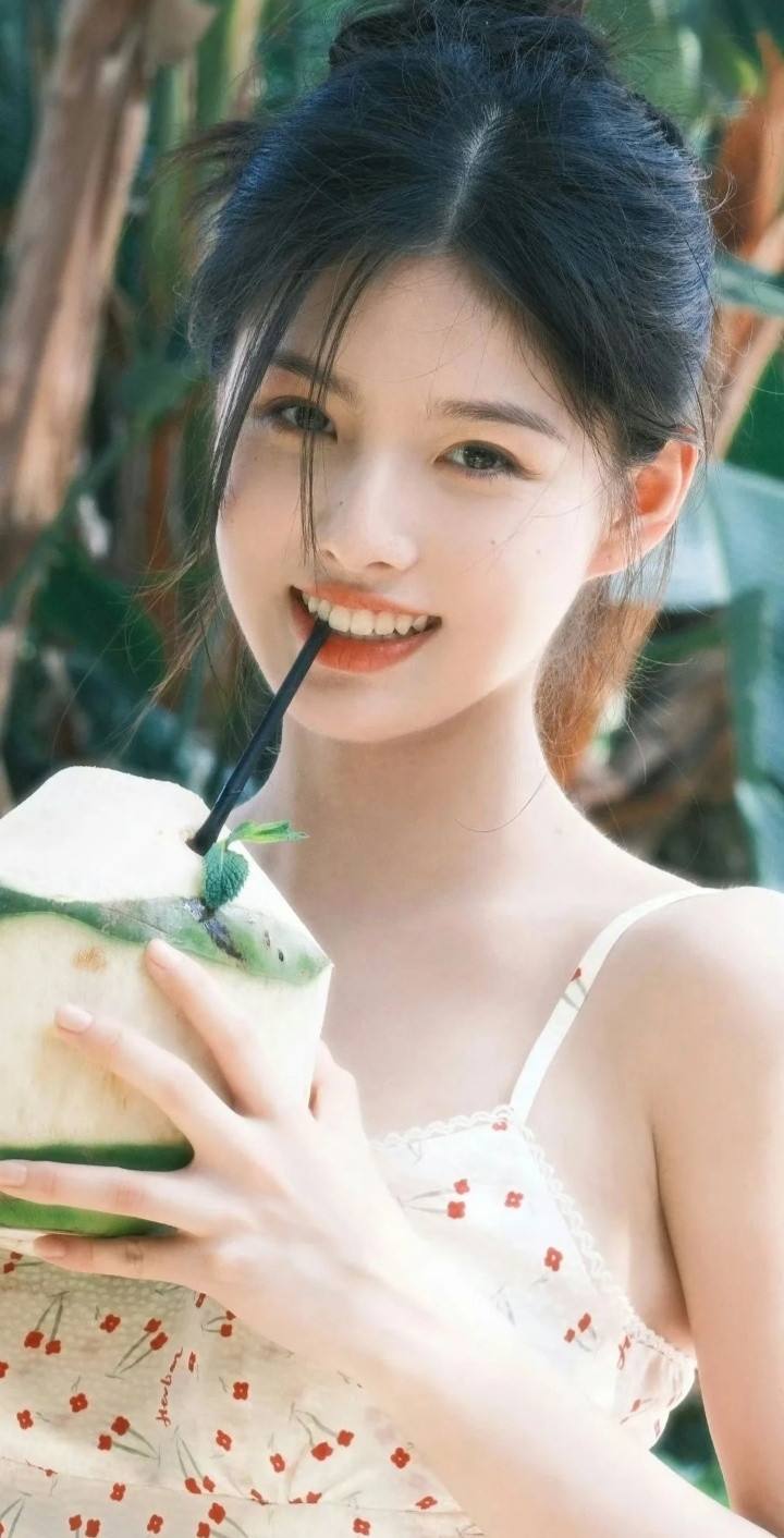 1.宋威龙换的“抓住光”的限时头像和赵今麦完全没关系，他和女友感情很稳定，女友家