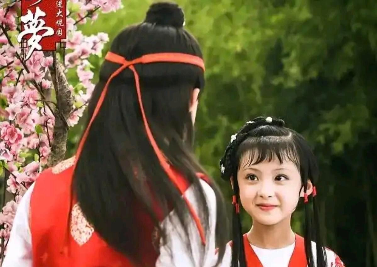 她不是演林黛玉,她是林黛玉从书里走出来的。没人教她怎么哭,她自己早就哭过千遍。