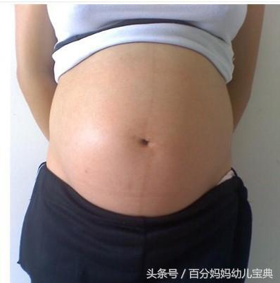 23岁产妇刚进产房十分钟, 却提着裤子跑出来, 老公都被吓懵了!