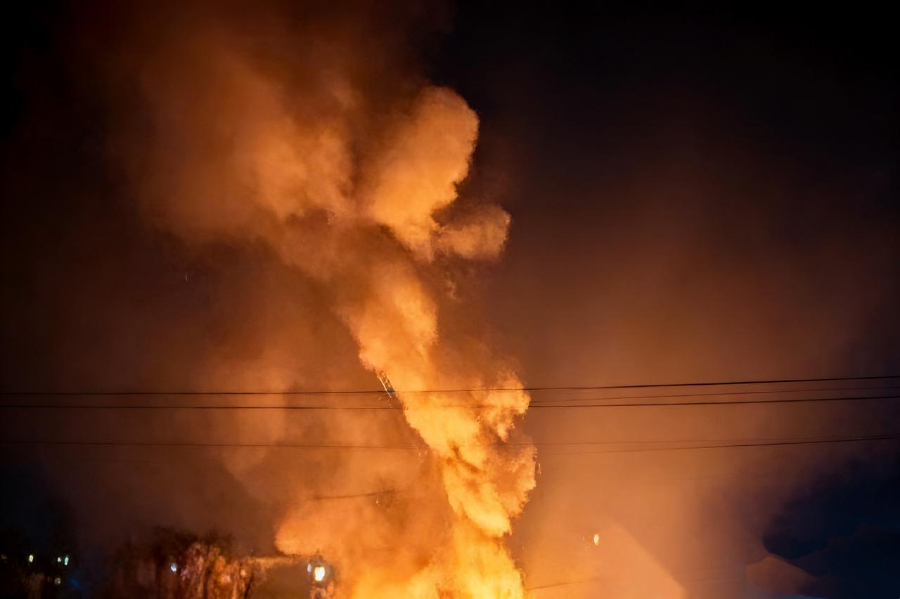 这俄乌战场突然就变了天，连着三天三夜，俄军那导弹和无人机跟不要钱似的往下砸。乌军