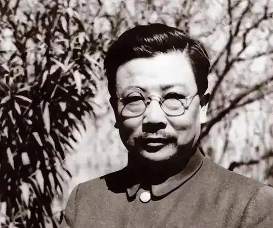 1949年，毛主席远赴苏联，离开前特意嘱咐李克农，等我一离开北京，你须把一人给我