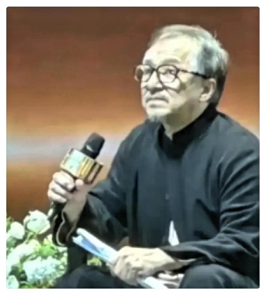 71岁的成龙上了热搜。不是丑闻，比丑闻更震撼。他当着镜头坦然承认了自己有ADHD