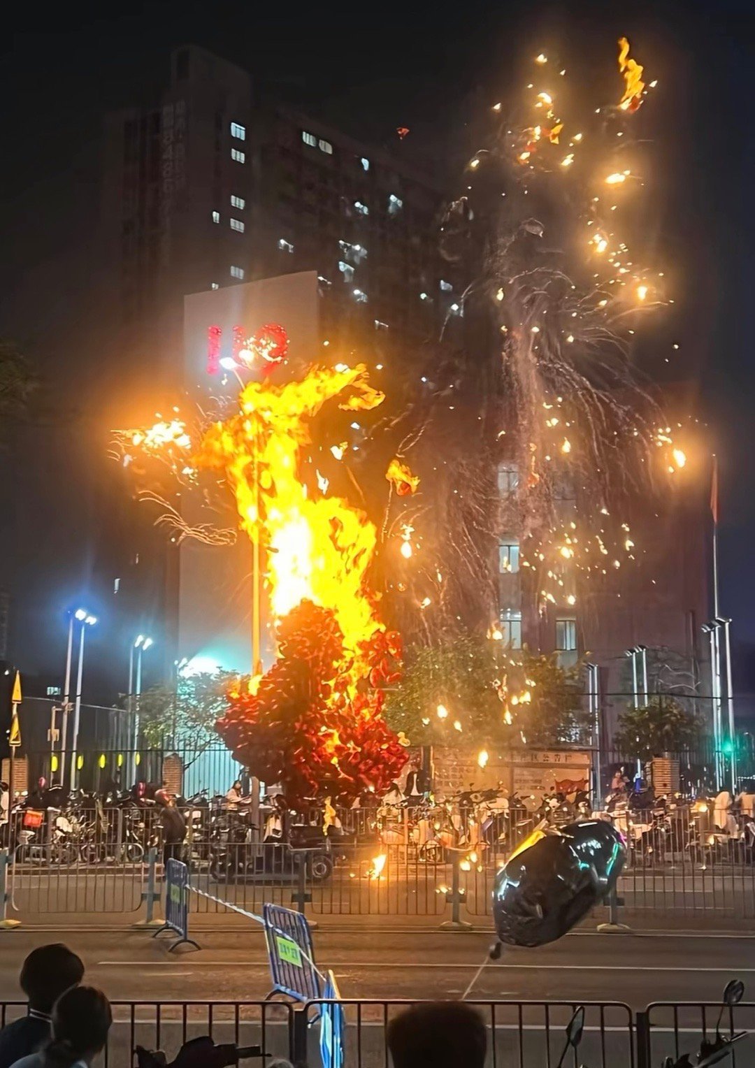 每年都有这种跨年活爹存在