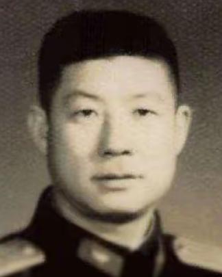 1965年，飞行员高长吉不顾伟人的禁令，直接击落越界挑衅的敌机，谁料，这竟让空军