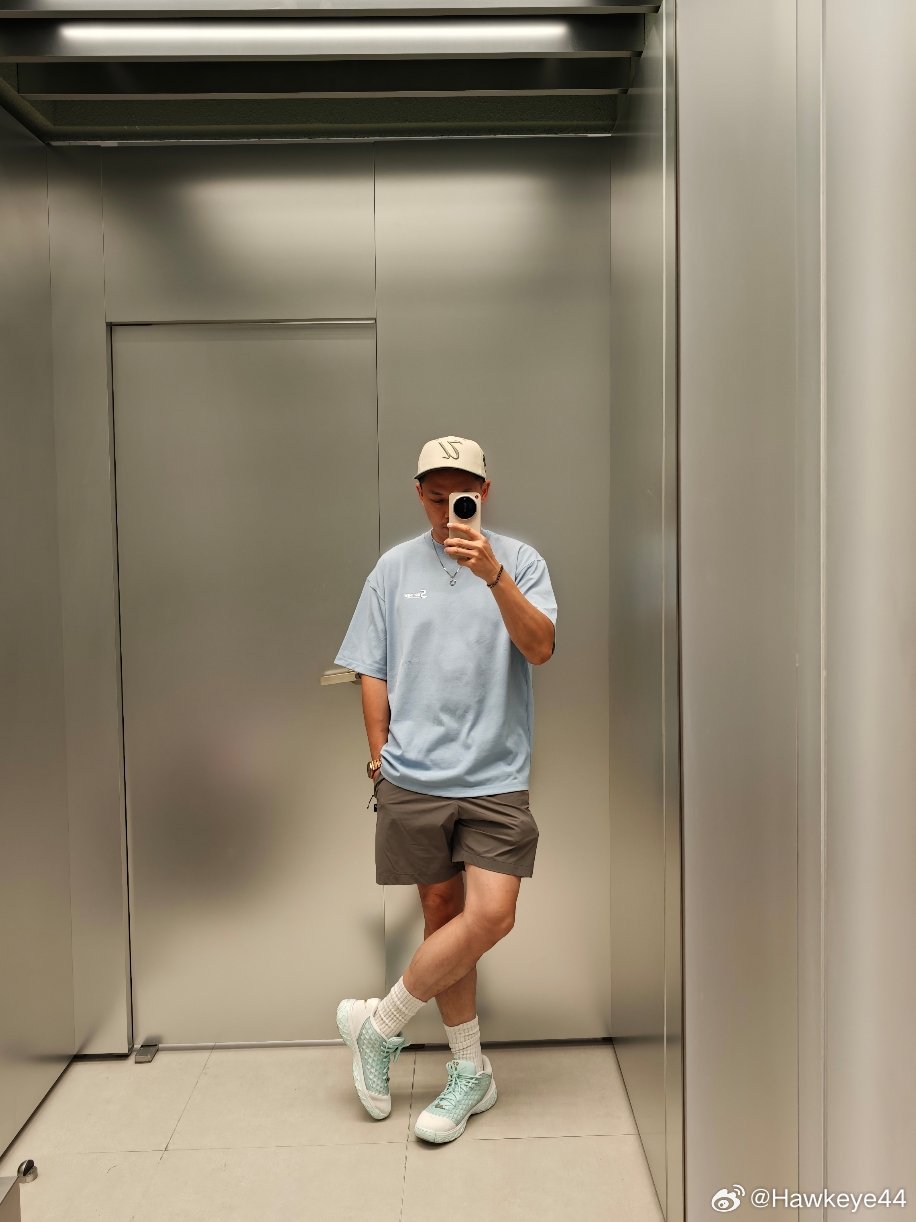 穿着网球装，去买网球装～还有，今夜这无敌的，月色…我是搭配控mood广州·天环