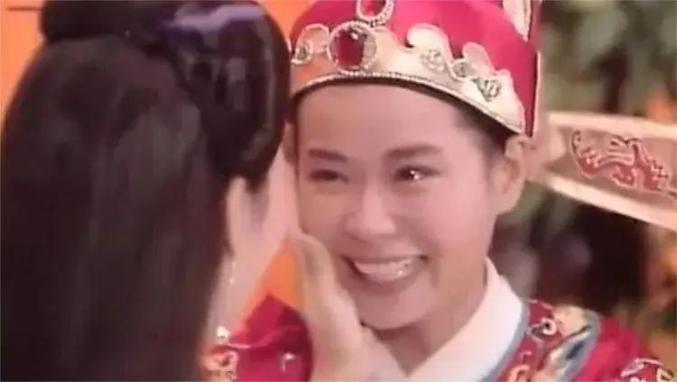 今日话题：为什么许仕林中了状元就能救出白素贞？？？网友甲：小时候不懂为啥许仕