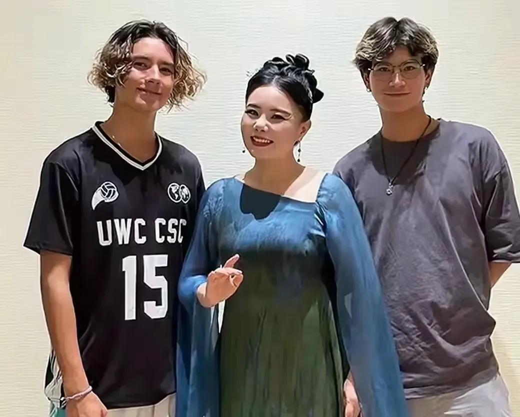 婚姻当中的任何一方都要有离开对方独立生活的能力。龚琳娜的婚姻解体，自爆是因为老