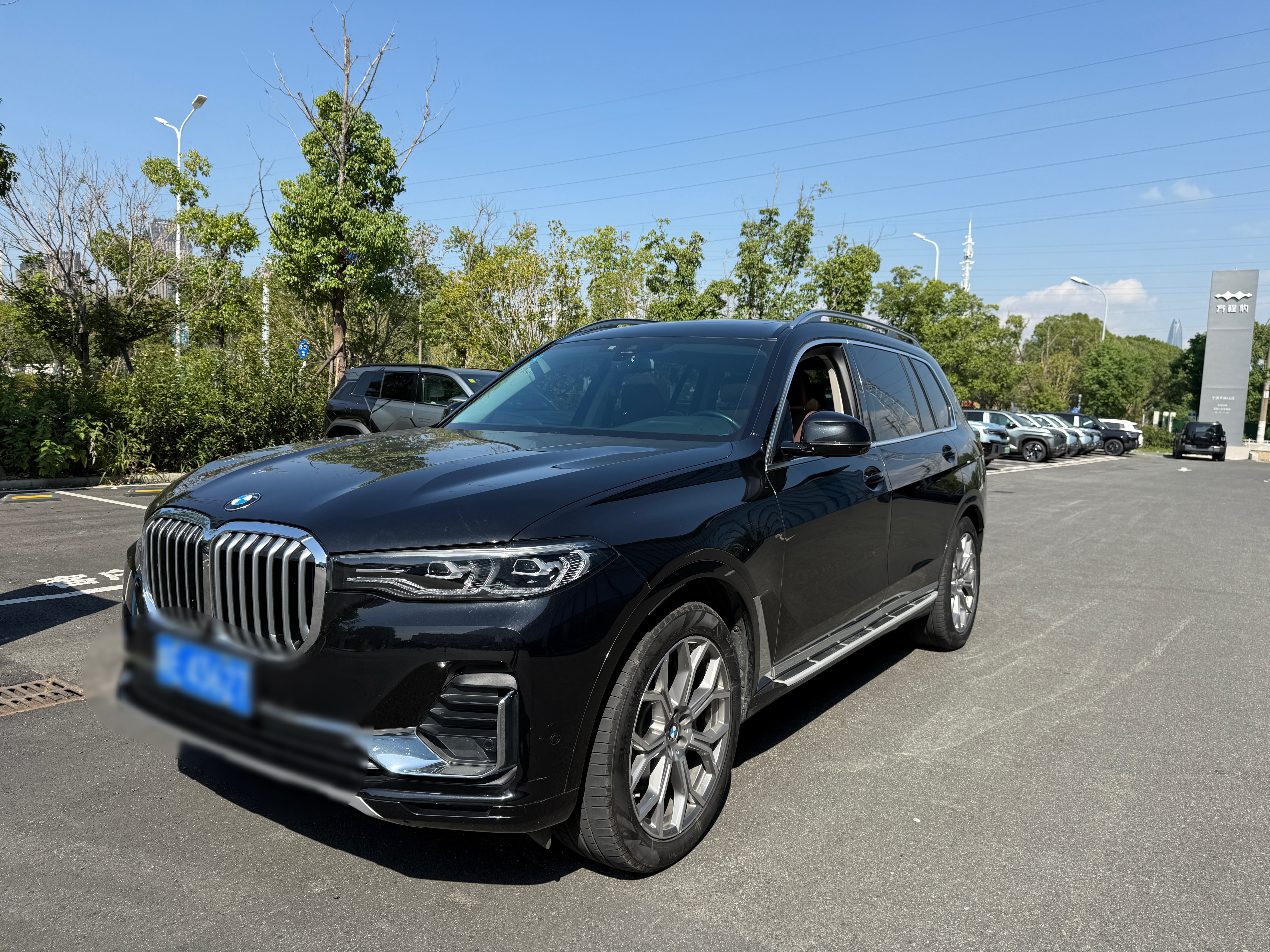 宝马X7大尺寸SUV，49.8万香不香？有客户说买二手宝马X7不如买新车问界M9