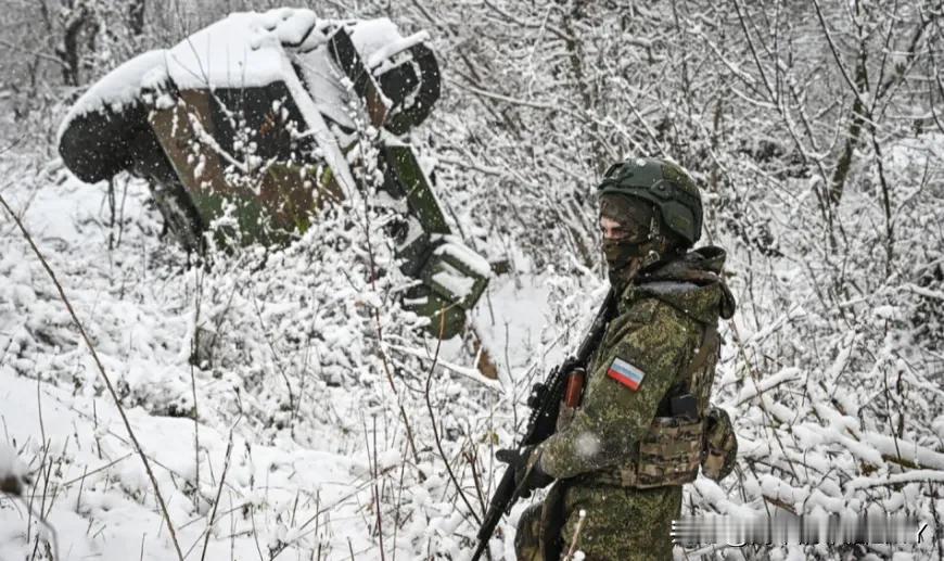 三个俄罗斯士兵就吓得爱沙尼亚和波兰屁滚尿流！俄军进入爱沙尼亚境内，波兰紧急出动爱