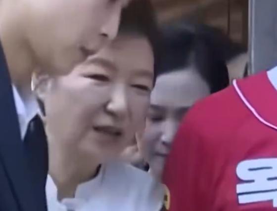 近期韩国政坛迎来一场备受全民关注的动态，打破了多年来的政坛平静。据中国新闻网