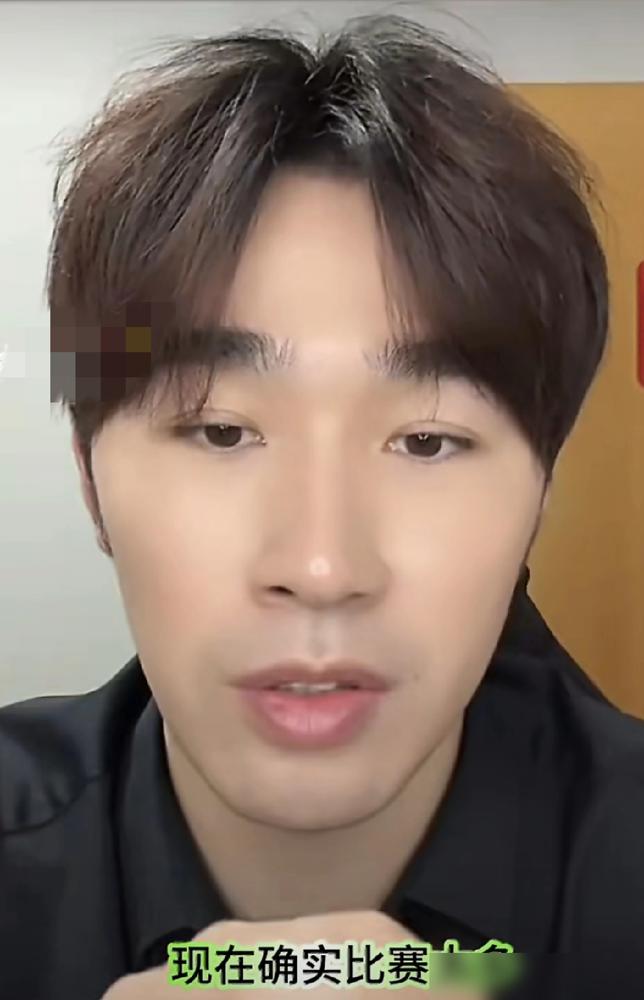 听见现在的国乒队员抱怨天天连轴转打比赛太累，退役老将闫安直接在直播间抖出残酷底牌