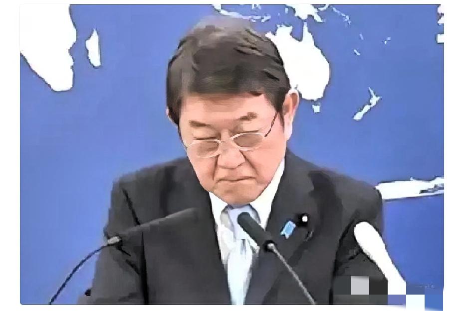 就在刚刚日本外相在记者会上突然表了个态：面对中国记者关于“台独”的提问，他