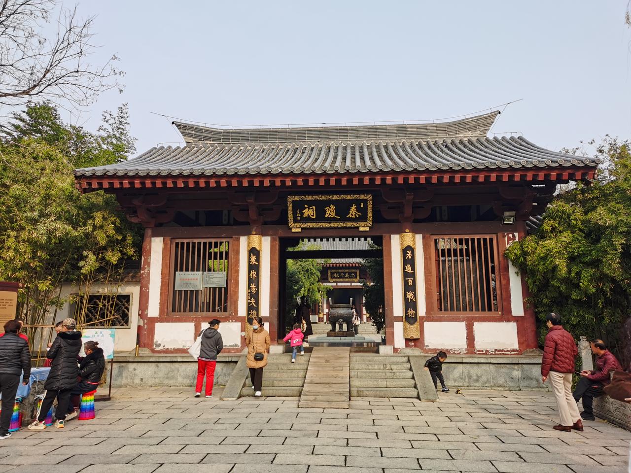 今日运势：乙巳年戊子月甲子日2025.12.21日鼠：小吉人际关系佳牛：