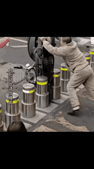 网友：这个真的没有必要。这路是一定要过吗？