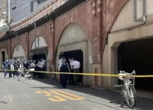 就在昨天，也就是7月31日，两名中国同胞在日本东京街头被四个手持铁棍