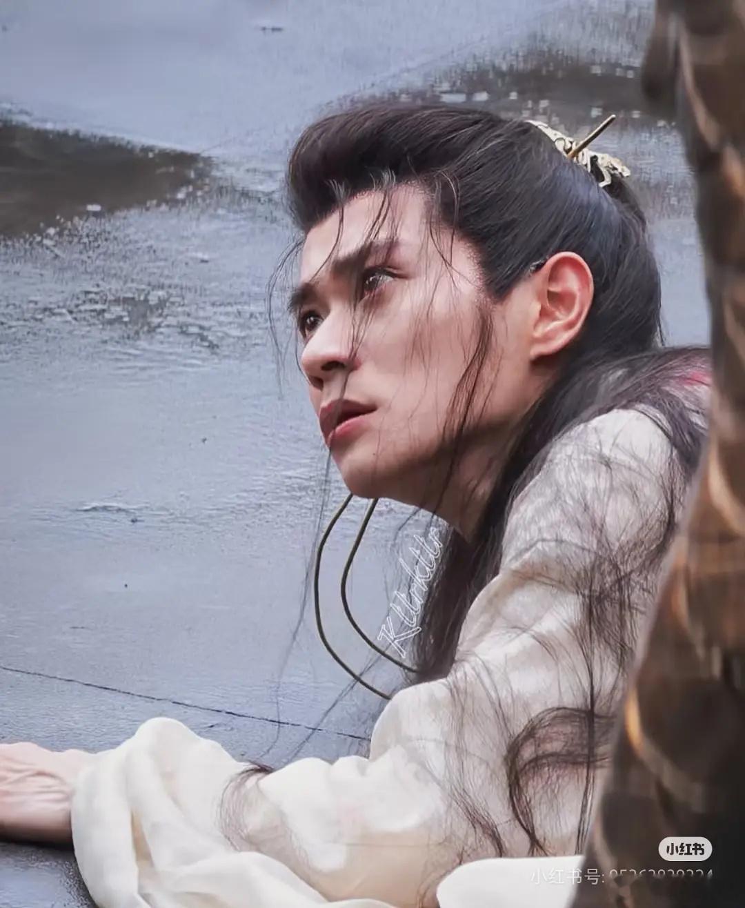 曹骏的眼神戏是真的可以，演配角的话好容易就掀桌了​​​