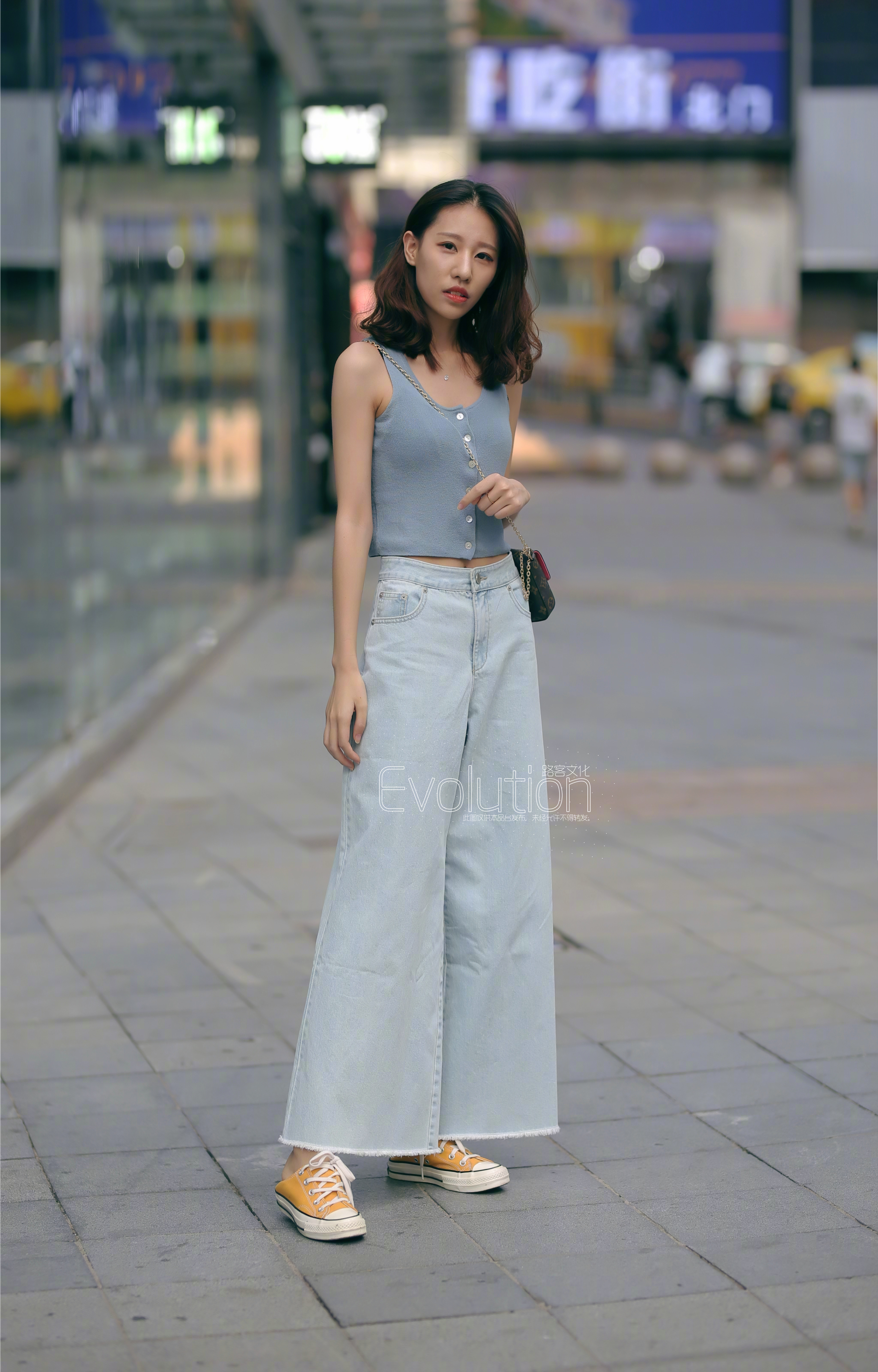 我18年也去了上海拍了一周当时参加“有货”的展，很多年轻人热爱穿搭很多牌子小众到