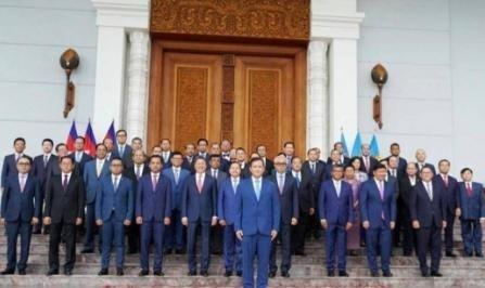 菲律宾、新加坡、柬埔寨、越南等东南亚国家纷纷向美国倾斜，不少人疑惑：我们作为东南