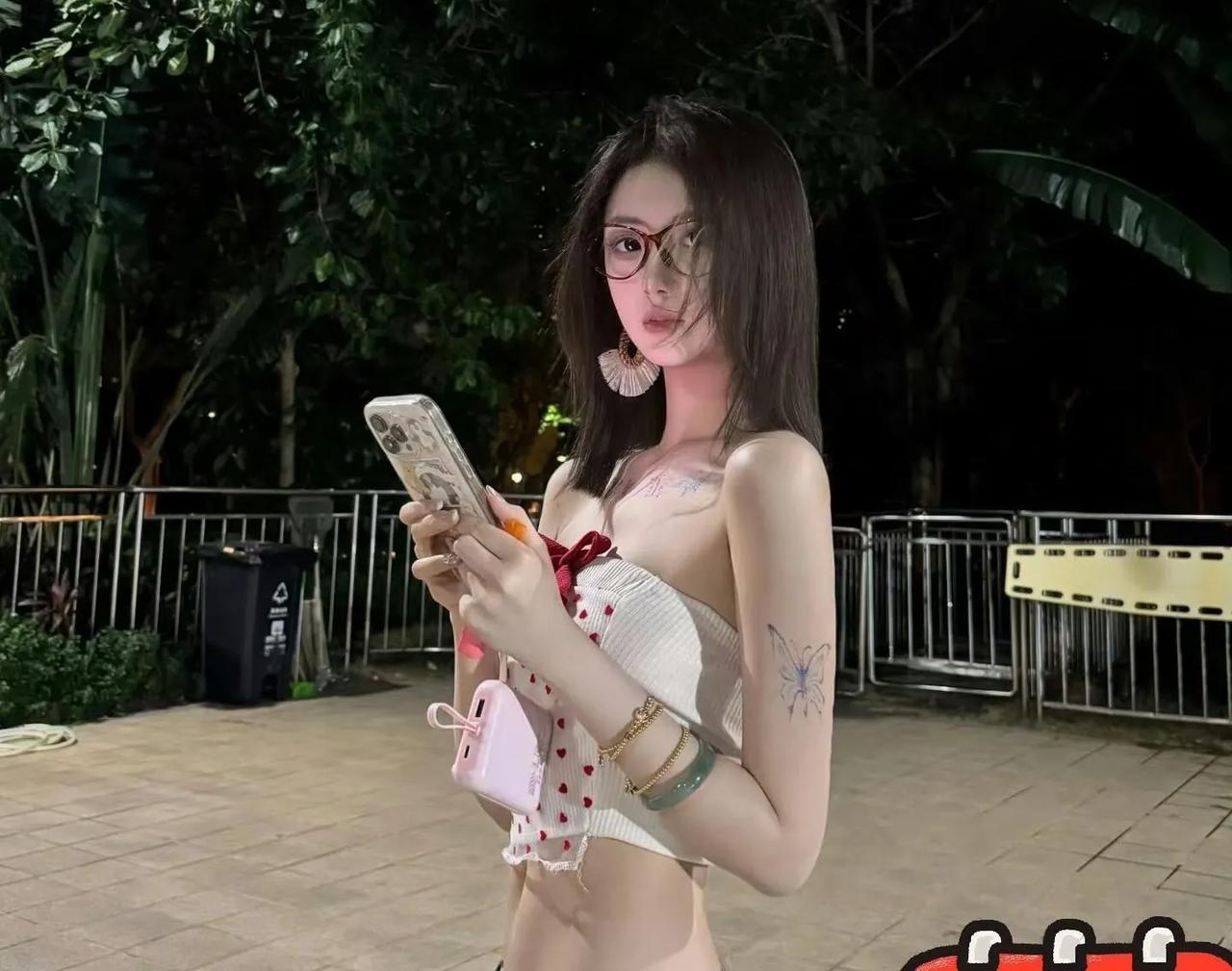 梓渝他这个女朋友很漂亮当时看到帖子第一时间感叹为什么这么美的女生要为这种男