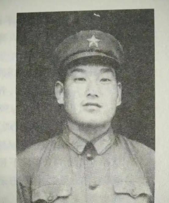 2013年，原工兵一团政治处的宣传干事韩维民，去麻栗坡烈士陵园给战友王悦发扫墓，