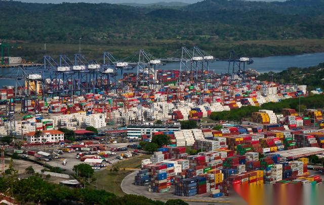 万万没想到，把自家日赚斗金的港口硬生生折腾成“鬼城”的，不是天灾战乱，而是巴拿马