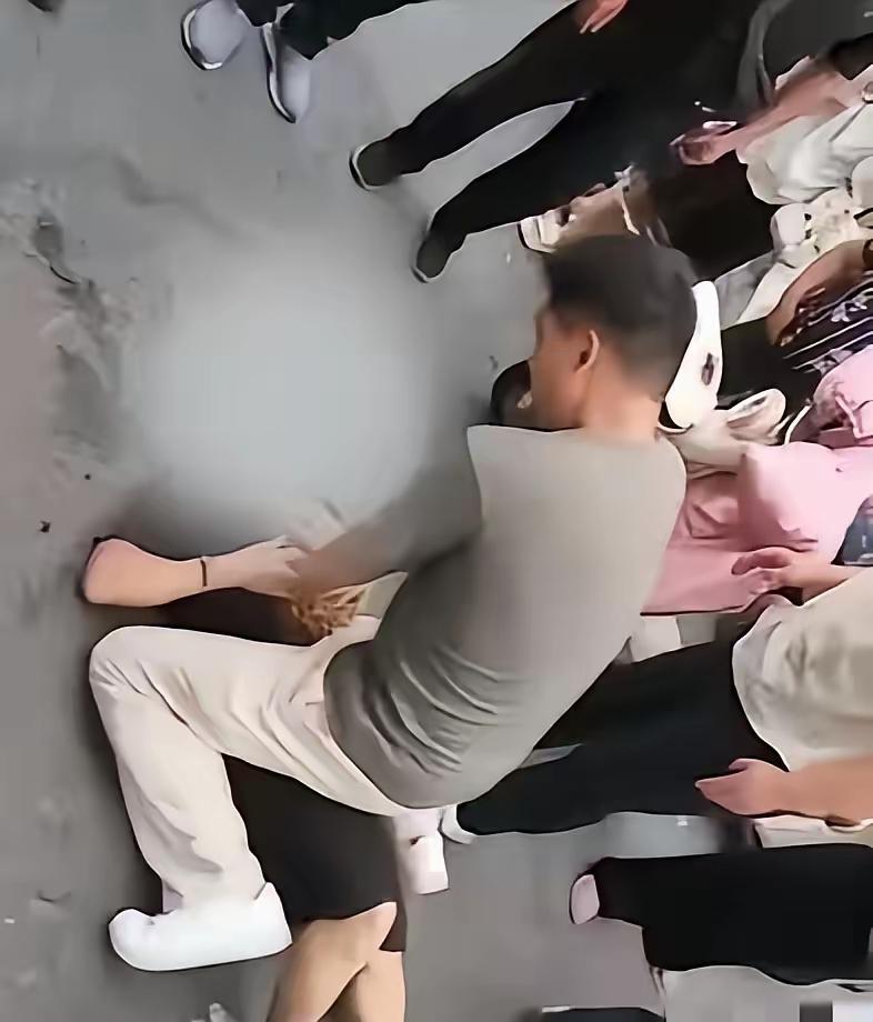 钱王津，男，汉族，现役军人，江苏淮安人。2026年7月27日傍晚六点多