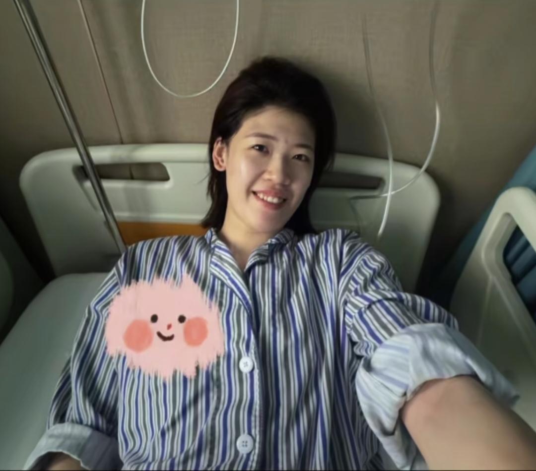 按下葫芦浮起瓢，脚腕子伤病已见起色的，中国女排边攻手李盈盈，又因心脏手术，