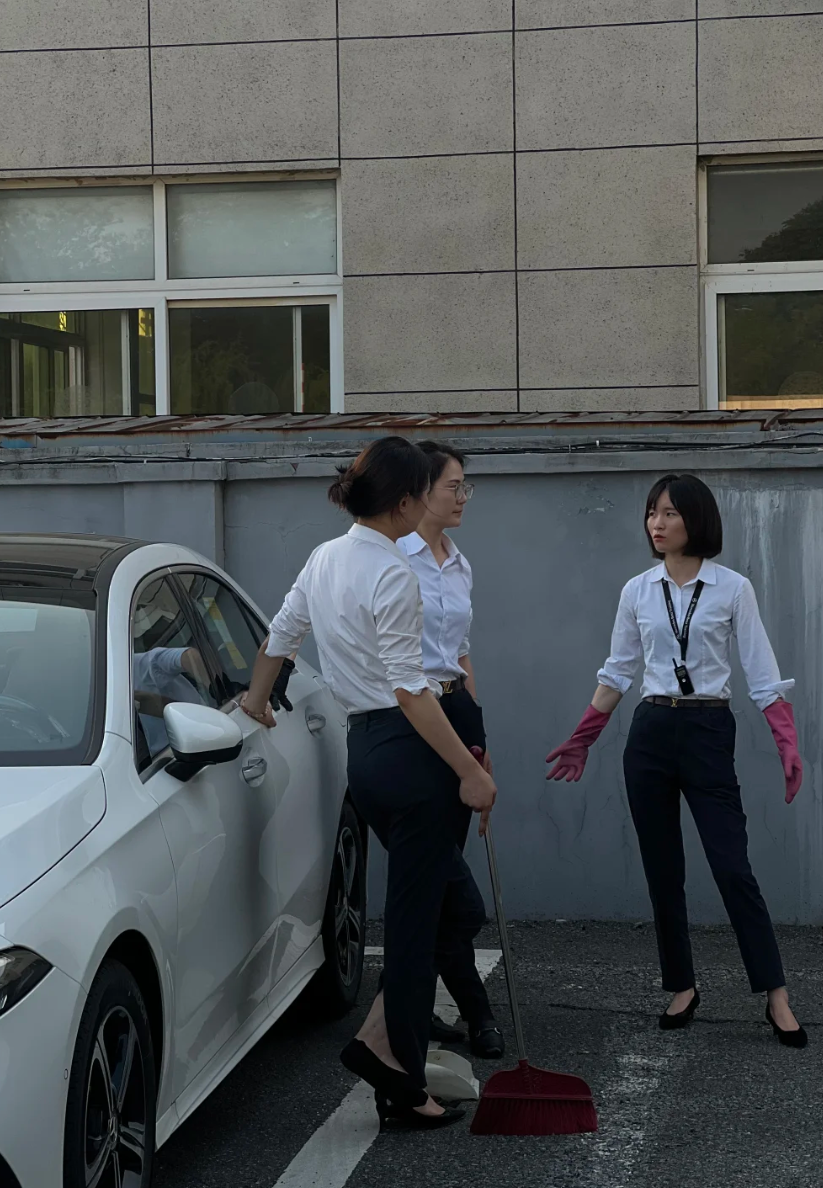 这是销售不干了打算转战保洁吗？