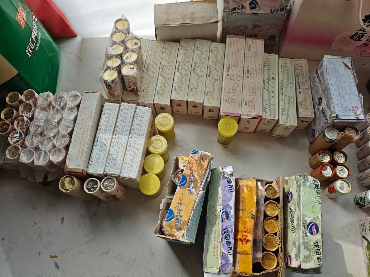 上个月收的纪念币，大家看下值不值？明细如下：一牛1卷，5.5元/枚一兔3卷