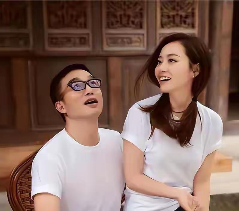张靓颖被冯轲白嫖16年，6个亿卷走，亲妈都拦不住她。但现在呢？离婚解约一条龙，演