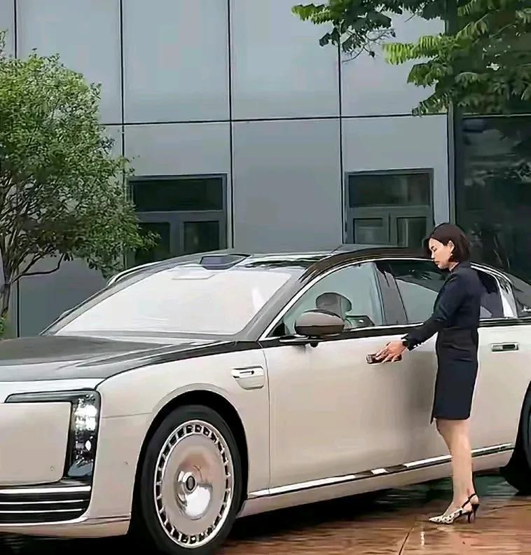 不得了啊，问界M9有了一个车群，现在尊界S800估计很快会出现一个新的车主群，介