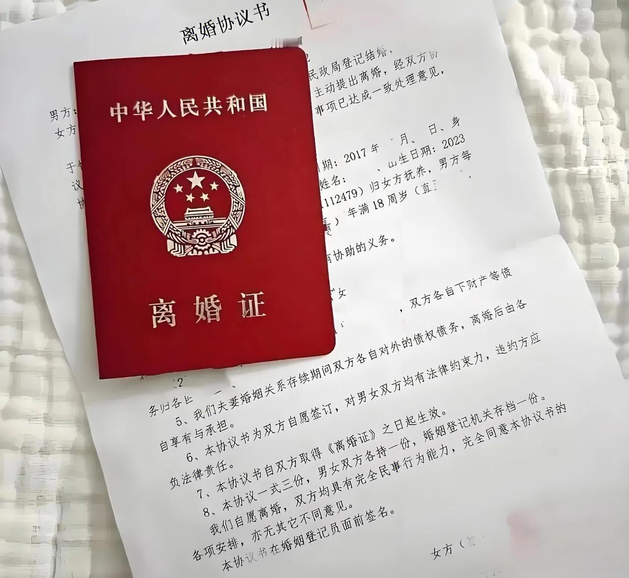 上海刘女士与前夫离婚时约定,前夫每月付1000元抚养费至女儿参加工作,教育等大额