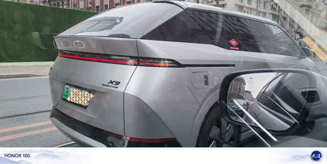 这就是传说中的X9?今天上班，在一串又一串的车队中，突然发现了这样一个吸引眼球