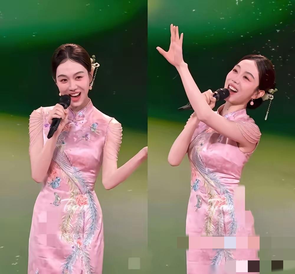 都别再死磕白瘦幼了！2026春晚真正的无冕之王，当属42岁的姜妍！央视镜