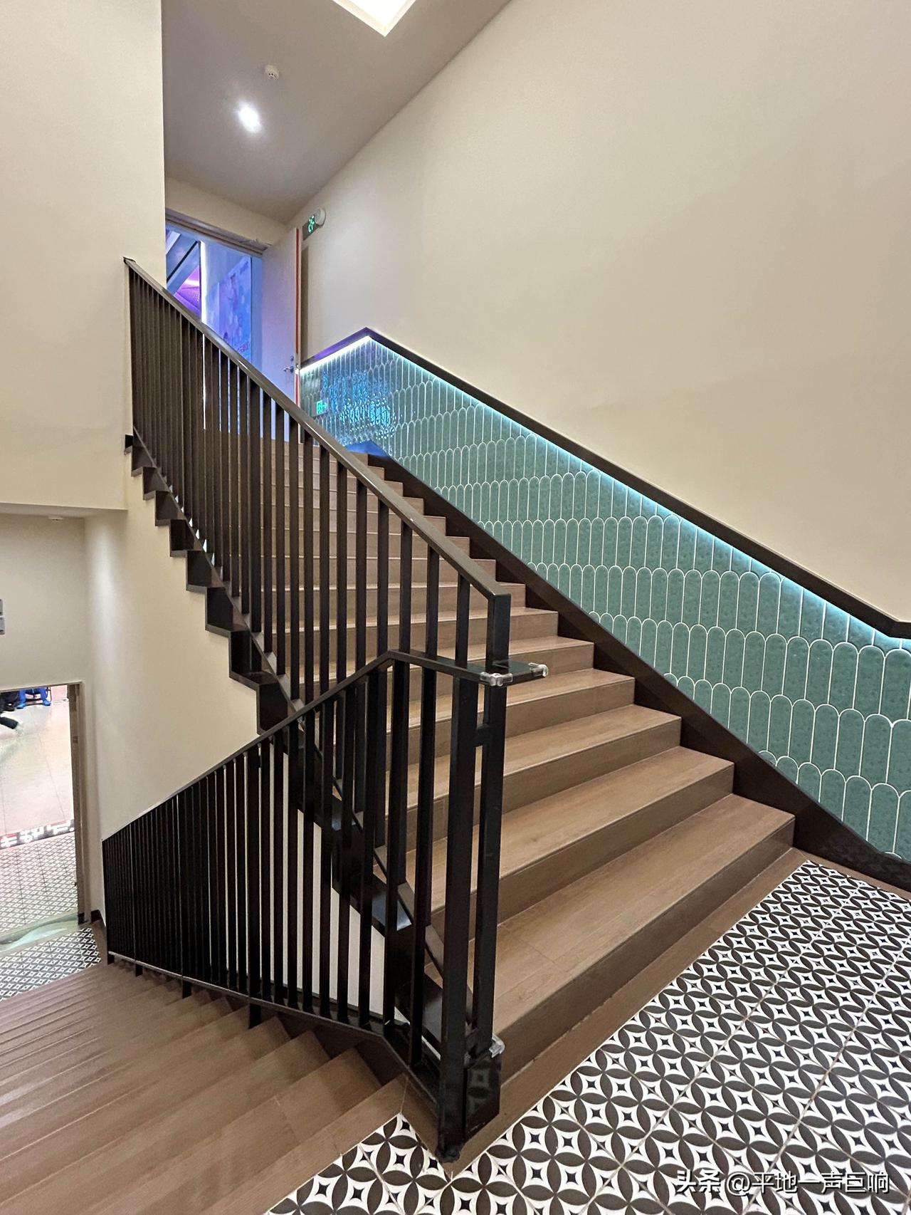 每个人都有十年一步的若干个大运，有的人从出生的一岁就起大运，有的人三岁、