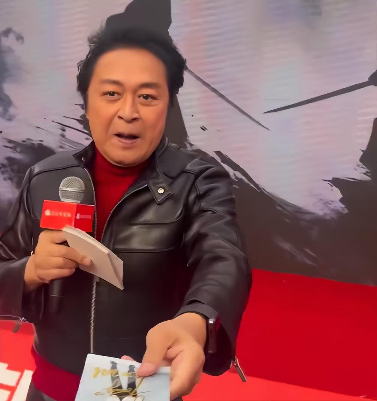 64岁马景涛，穿高跟鞋县城卖力演出，还在用梅花三弄做噱头，可叹可惜！2026年