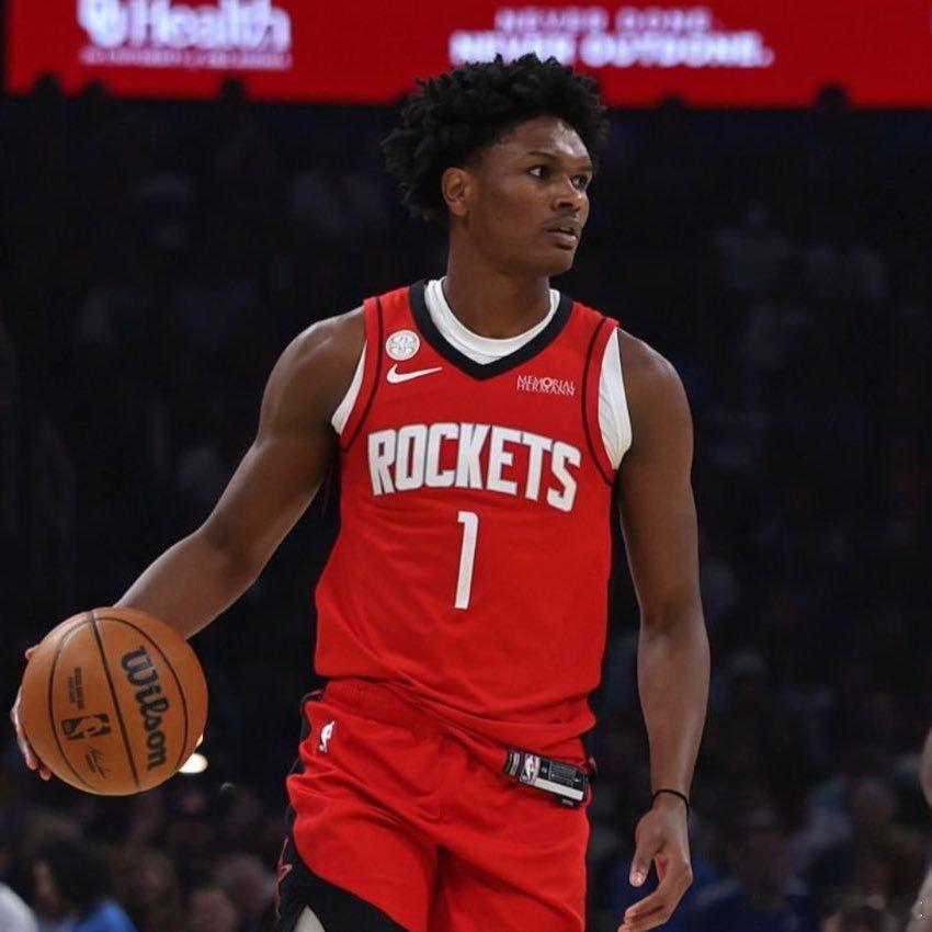 火箭队5连胜期间的阿门·汤普森：🚀🚀20.4分7.4篮板6.8助攻(