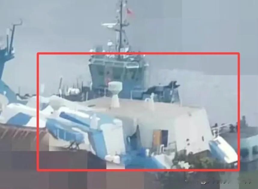 这个视角能清晰地看到，部分22艇后部确实拆除了原来的导弹发射舱，但并不是改成起降