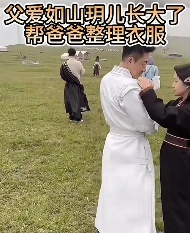 11岁玥儿草原正面照曝光像翻版大S，箖儿挽着汪小菲胳膊一个模子刻出来，马筱梅一看孩子出镜太多直接叫停
