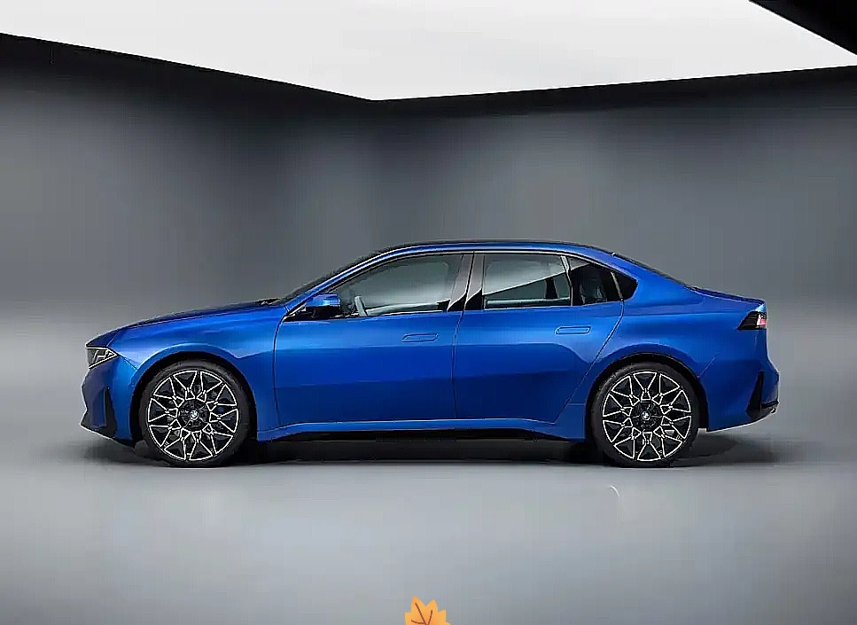 全新宝马3系燃油版谍照曝光！奔驰C级终于迎来最强对手